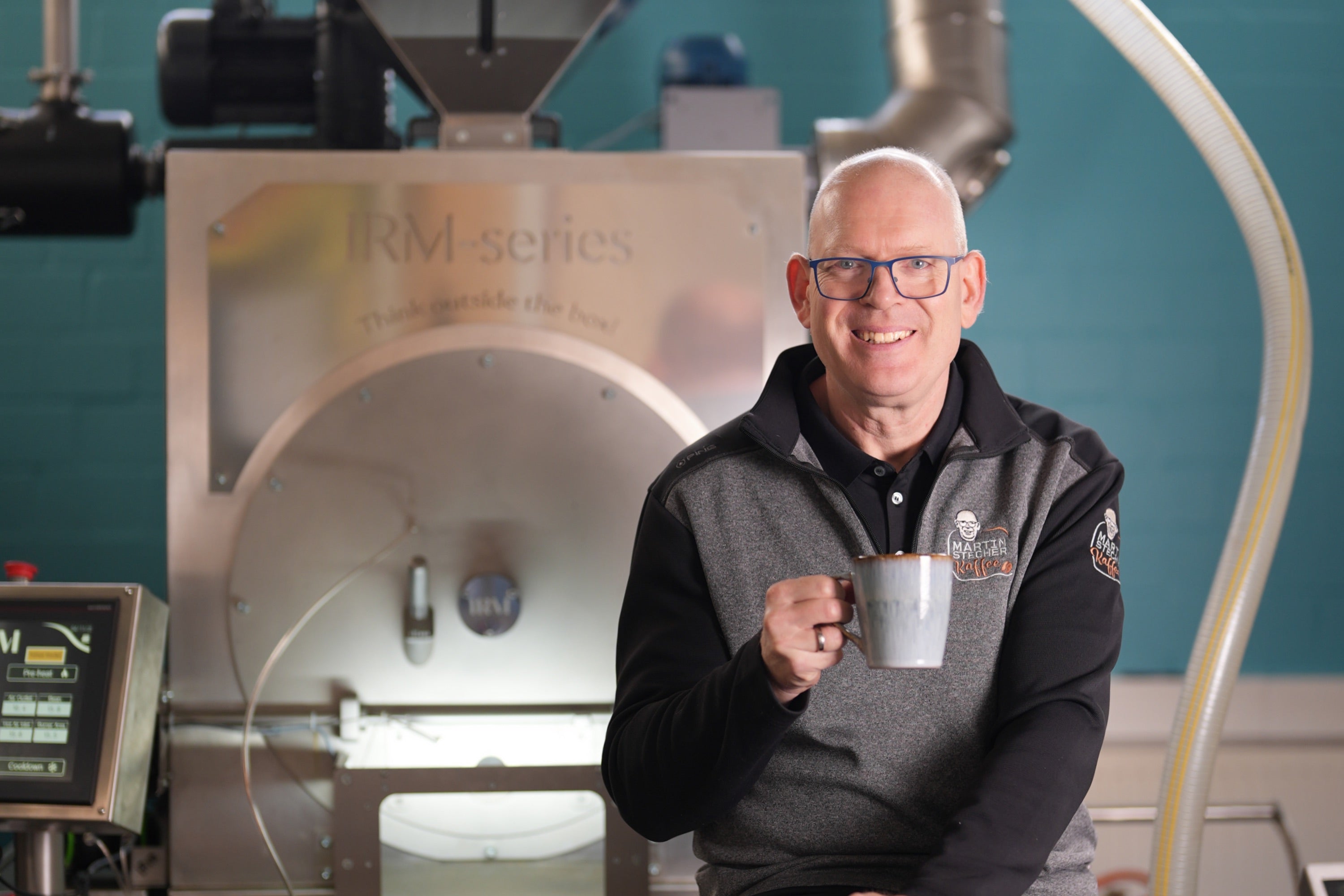 Martin Stecher vor dem IRM Air Roaster
