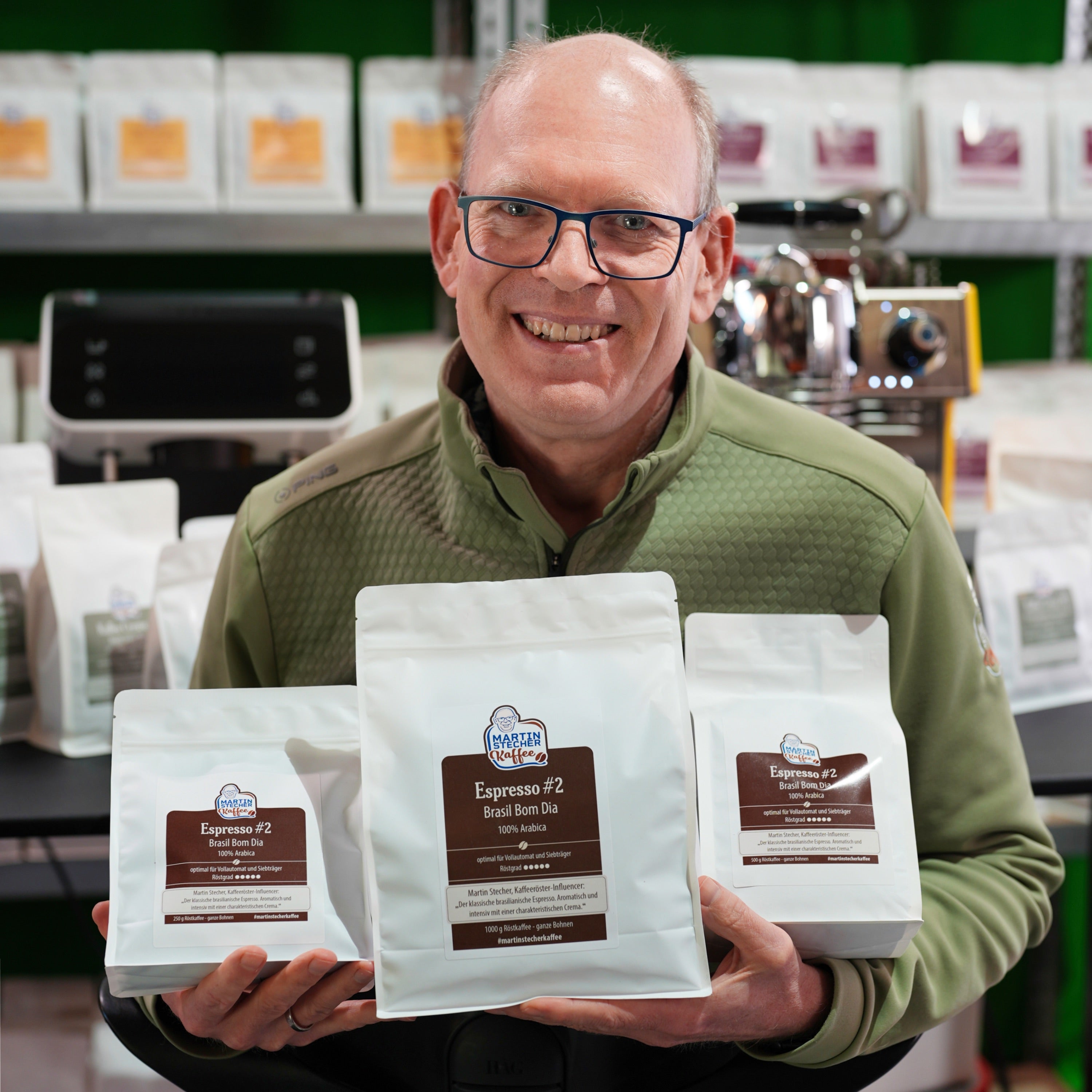 Martin Stecher mit seinen Espressoröstungen und Siebträger